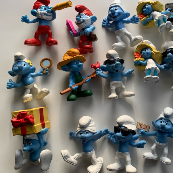 17 McDonald’s collectible Smurfs - Picture 3 of 5